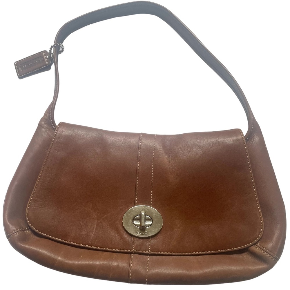 Elegant and timeless leather Coach bag in great condition.